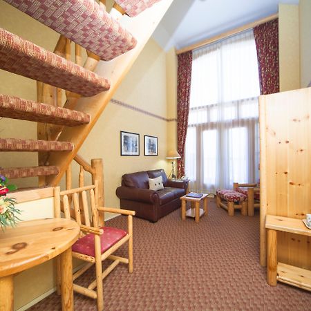 Brewster Mountain Lodge Банфф Екстер'єр фото