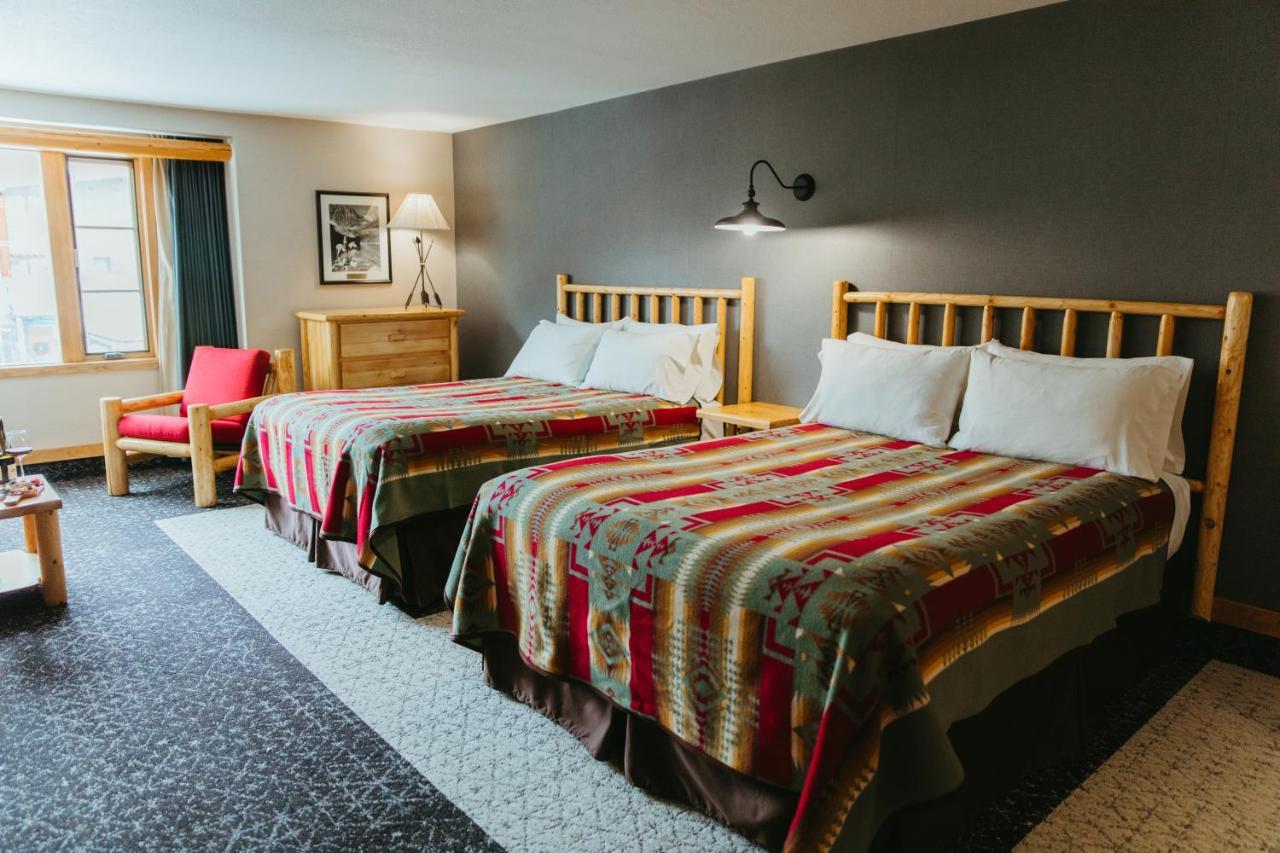 Brewster Mountain Lodge Банфф Екстер'єр фото