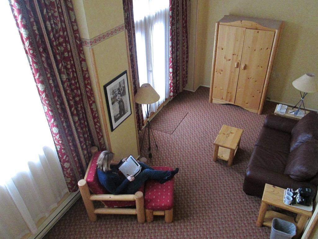 Brewster Mountain Lodge Банфф Номер фото