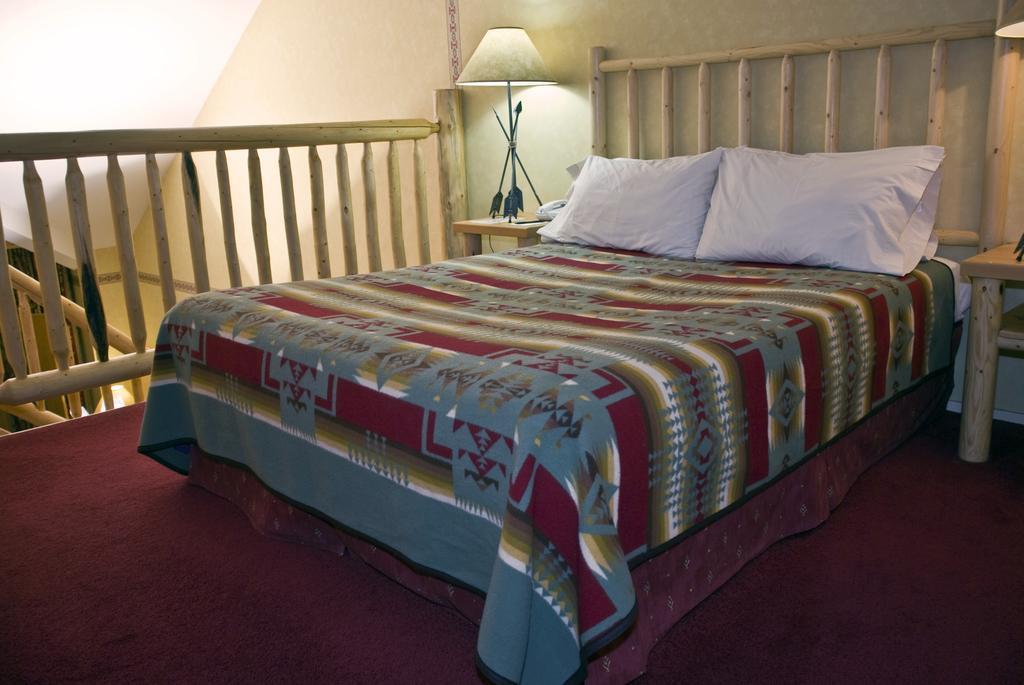 Brewster Mountain Lodge Банфф Екстер'єр фото